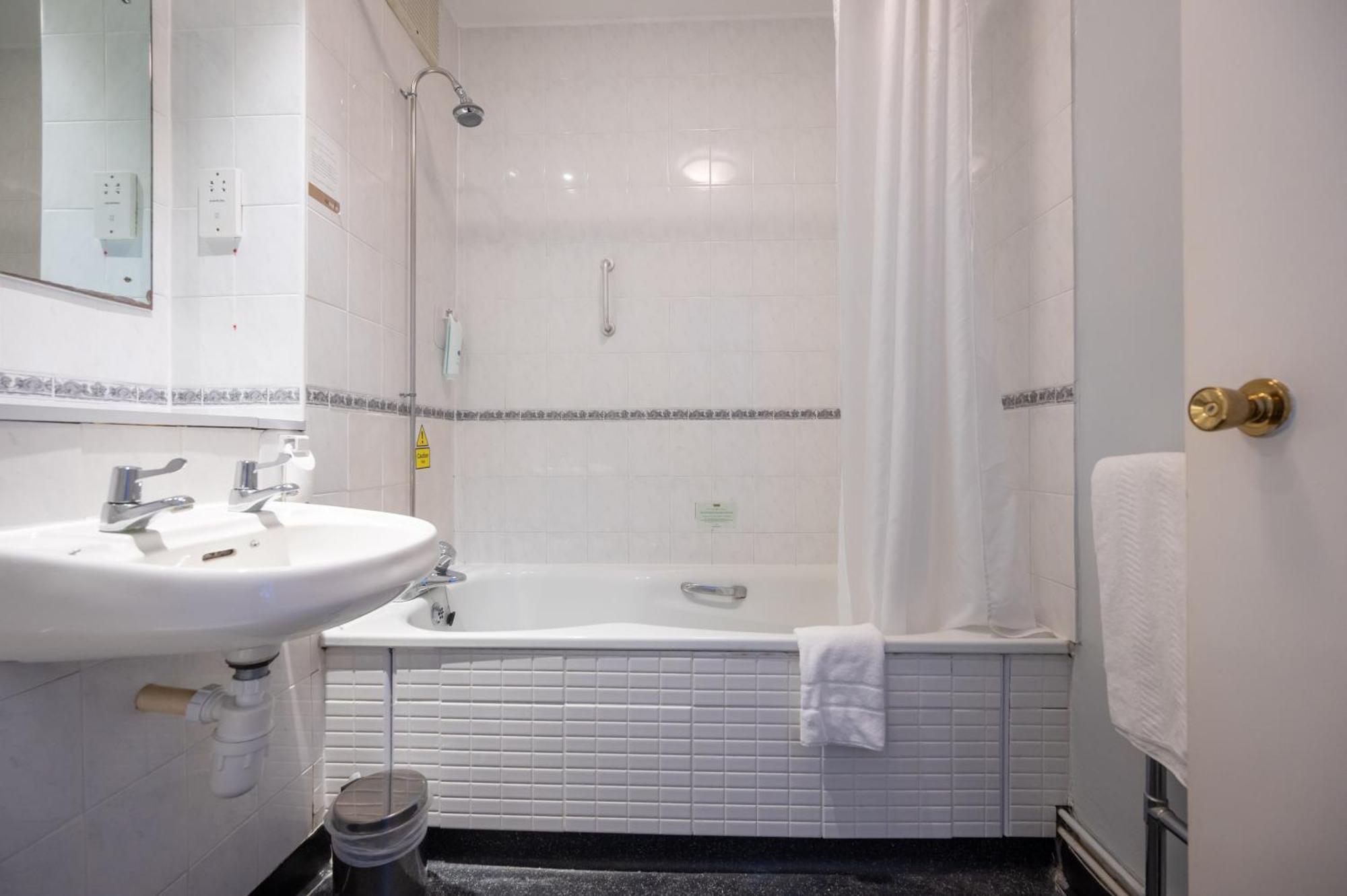 Rising Sun Hotel By Greene King Inns Cheltenham Extérieur photo