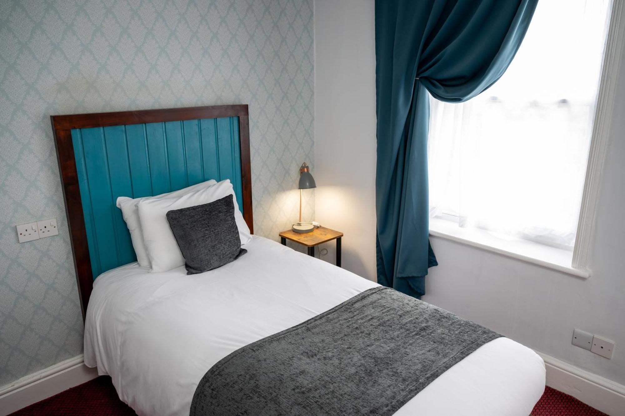 Rising Sun Hotel By Greene King Inns Cheltenham Extérieur photo